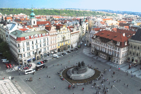 プラハ 旧市街広場 観光情報 見どころ 行き方 歴史など Amazing Trip