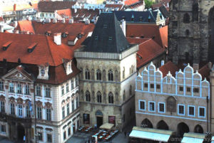 石の鐘の家 旧市街広場（プラハ）