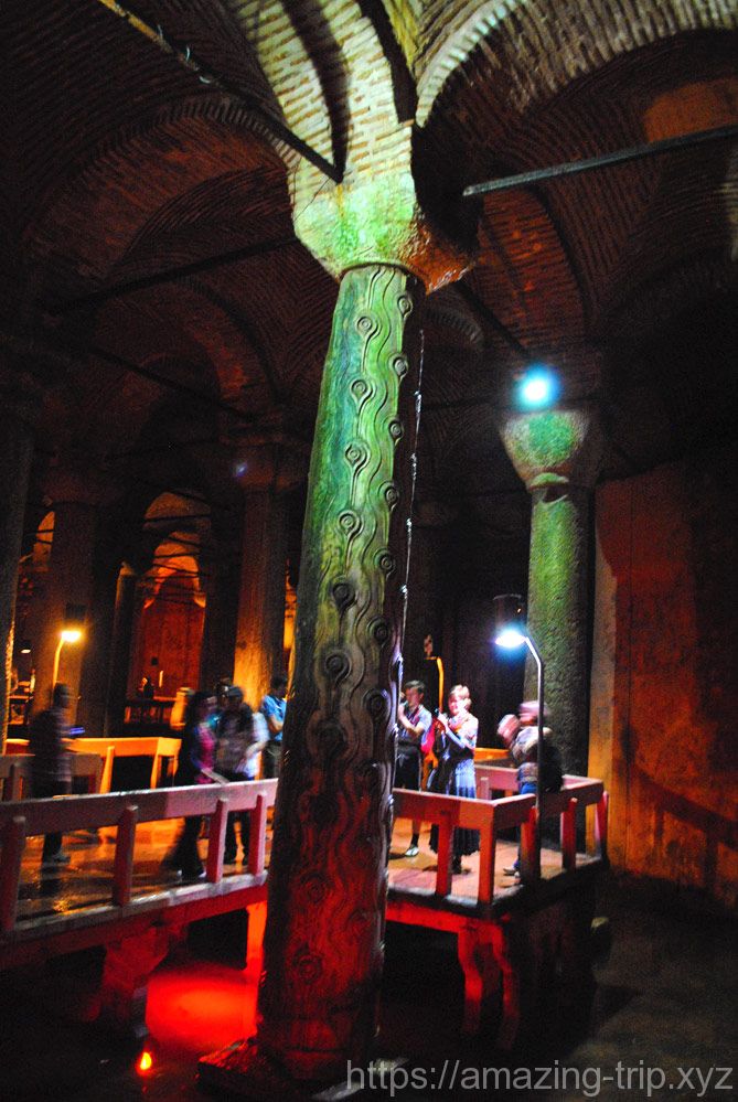 地下宮殿の柱