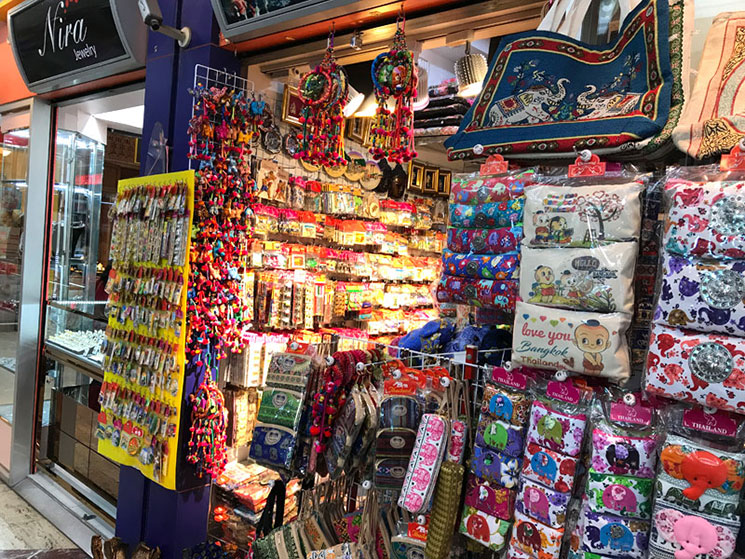 タイ雑貨や小物土産、アクセサリーを扱う店舗