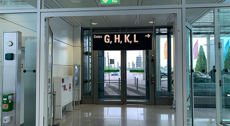 ミュンヘン空港 出口Gへの案内板