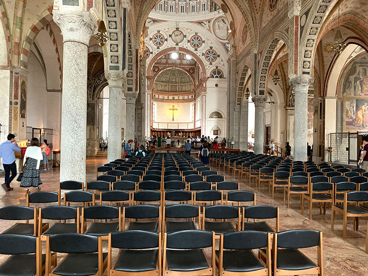 サンタ・マリア・デッレ・グラツィエ教会の内部