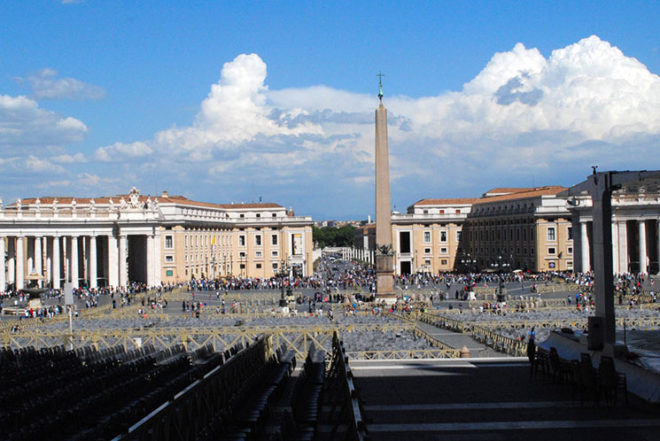 天使と悪魔の舞台「サン・ピエトロ広場」の特徴や見どころを徹底解説