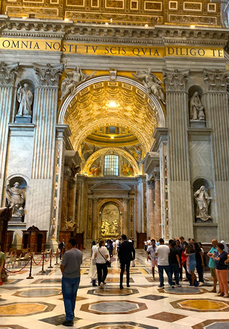 サン・ピエトロ大聖堂の身廊
