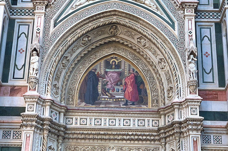 ドゥオーモ 西側ファサードのフレスコ画
