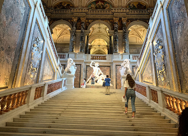 美術史美術館の大階段ホール