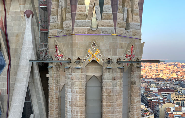 サグラダファミリア 塔の十字型の装飾