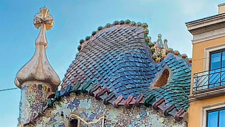 カサ・バトリョ 屋根の装飾