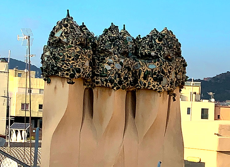 カサ・ミラの屋上テラスの煙突