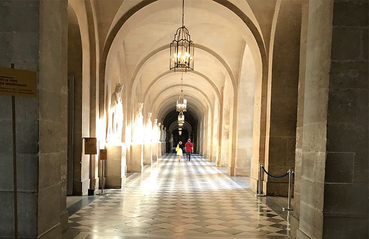 ヴェルサイユ宮殿館内 1Fの回廊