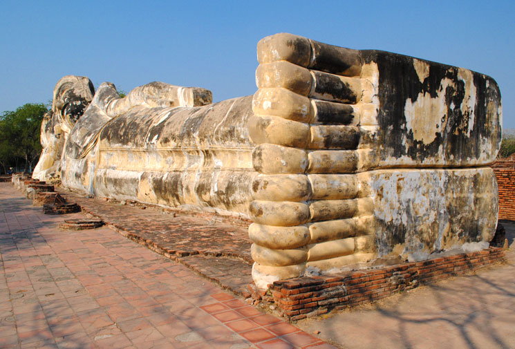 ワット･ローカヤースッターの寝釈迦像