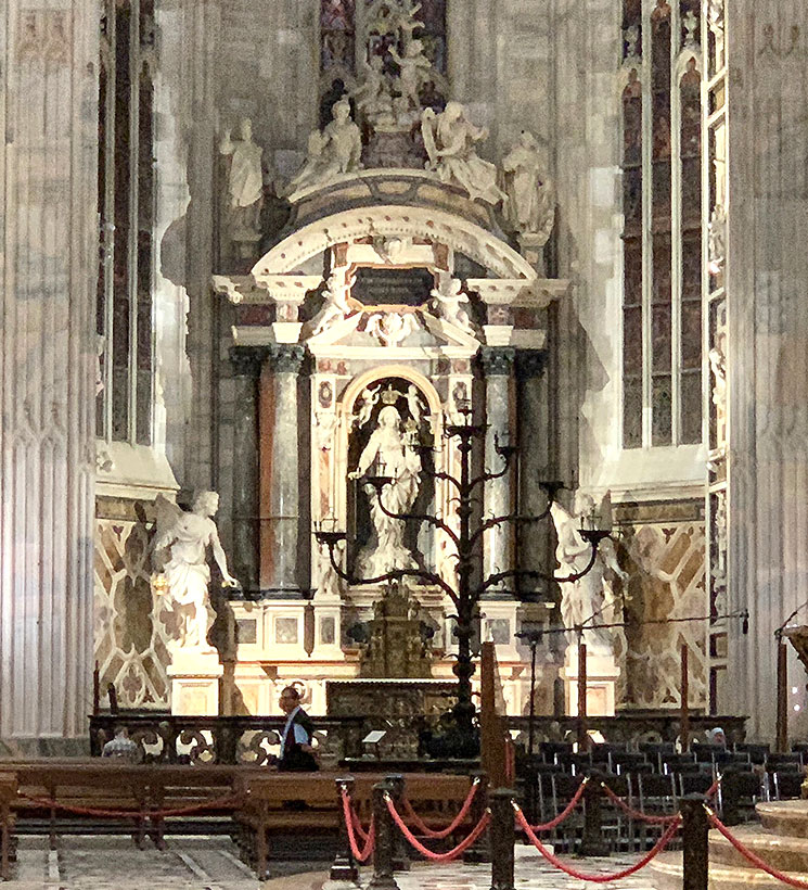聖母マリアの礼拝堂 - ミラノドゥオーモ大聖堂内部