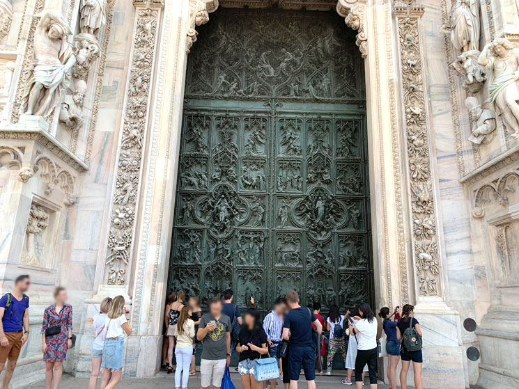 ミラノ ファサード 中央の大扉
