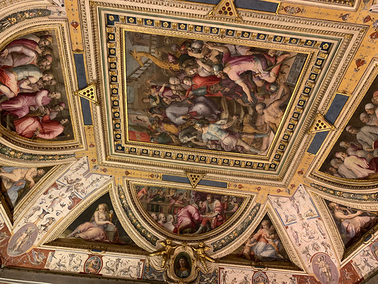 豪華王ロレンツォの間の天井画「大使の賛辞」