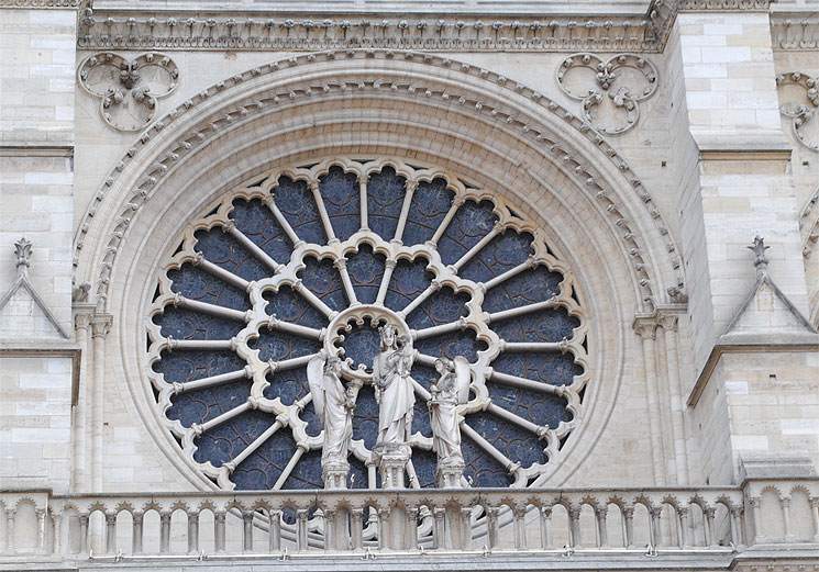 ノートルダム大聖堂 バラ窓と聖母子