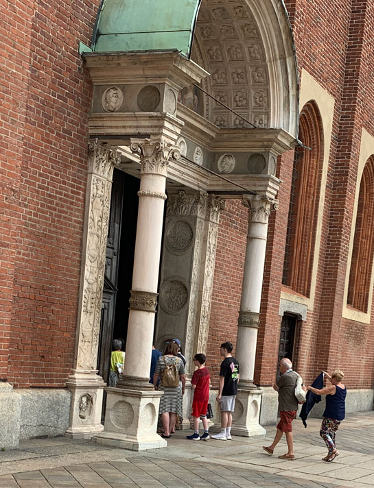 サンタ・マリア・デッレ・グラツィエ教会の入口