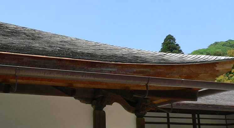 銀閣の屋根 - 柿葺き（こけらぶき） 