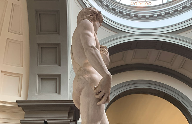 ダビデ像（ミケランジェロ）の特徴を徹底解説 – 大きさ、重さ、展示 