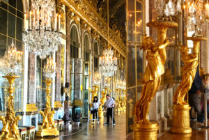 鏡の間〈鏡の回廊〉とは – 特徴と装飾を詳しく解説【ヴェルサイユ宮殿】