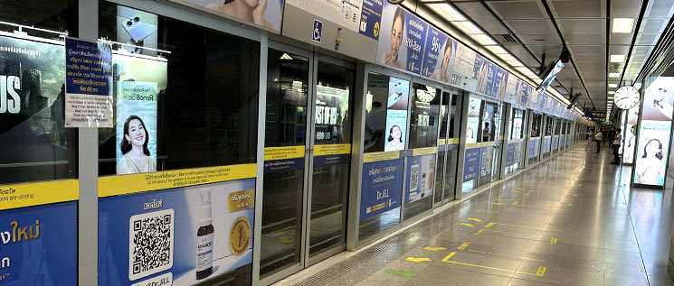 バンコク MRT（地下鉄）の乗車ホーム