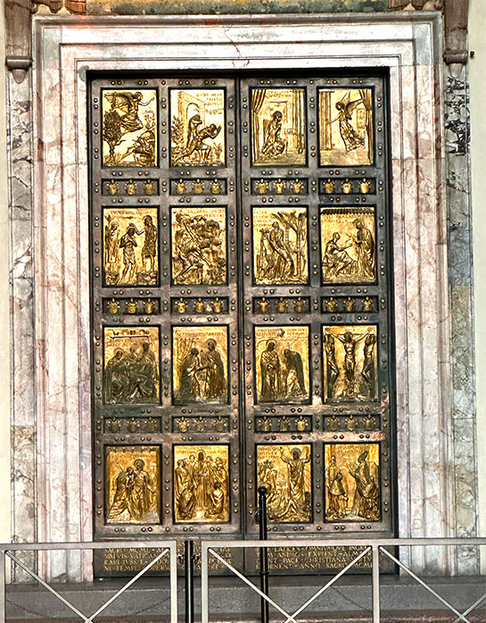 聖なる扉