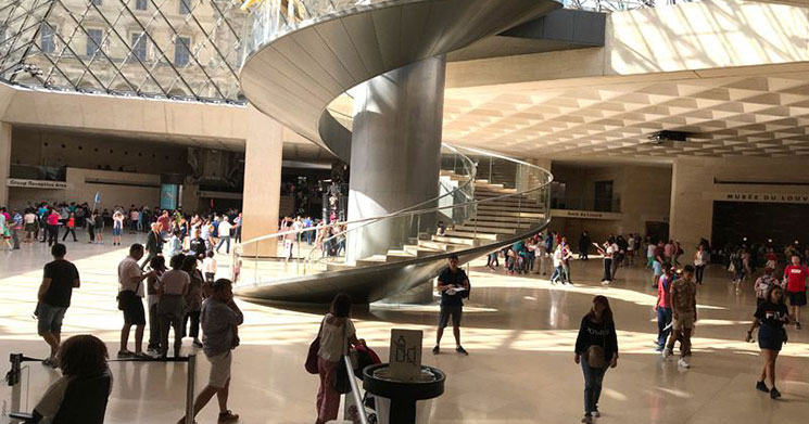 ルーブル美術館 地下2階のナポレオンホール
