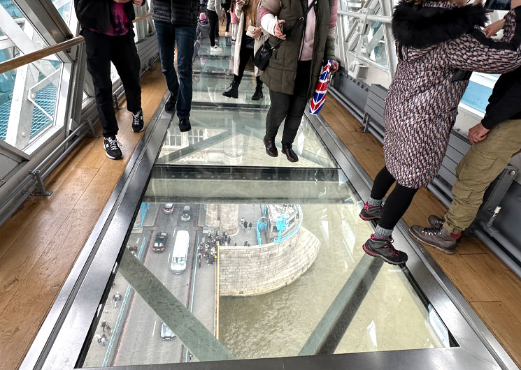 タワーブリッジ 展望回廊 ガラスの床