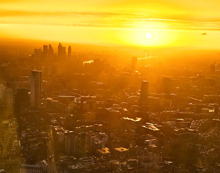 ザ・シャード展望台から見るロンドン市内の日暮れの景観