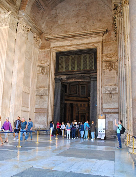 パンテオン 入口の景観