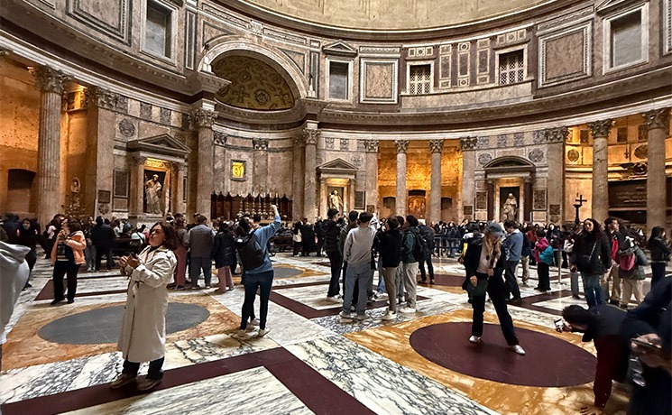 パンテオン内部の景観