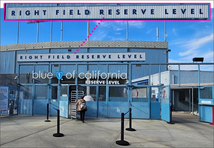ドジャースタジアム「RIGHT FIELD LEVEL」の入場ゲート