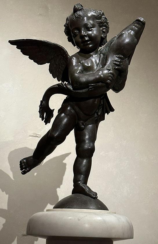 ヴェッキオ宮殿 イルカを抱いたキューピッド