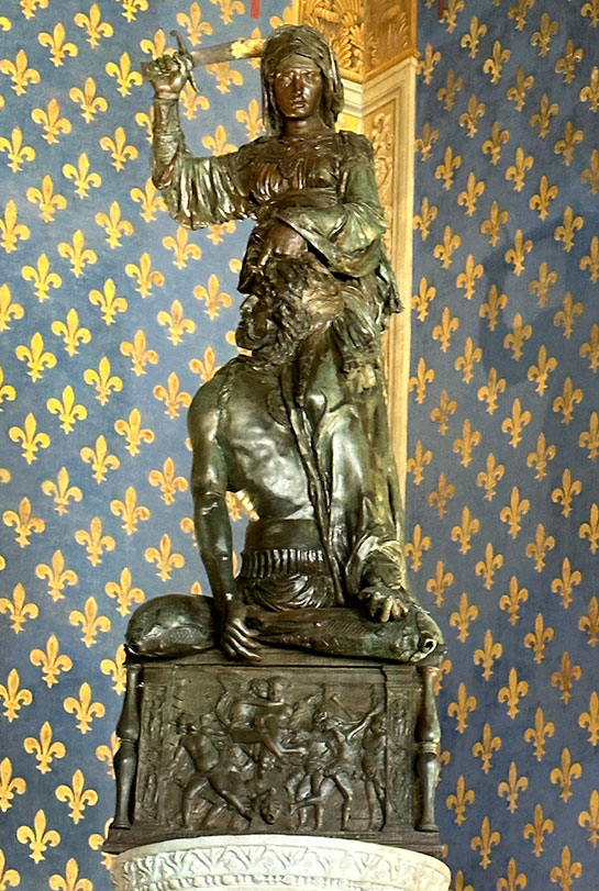 ヴェッキオ宮殿 ドナテッロ作 ユーディットとフォロフェルヌス像