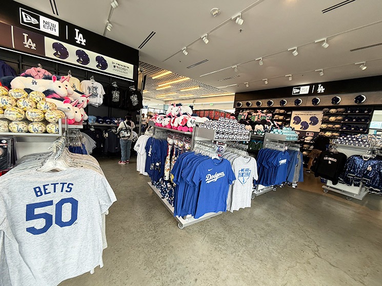 トップデッキにあるチームストア