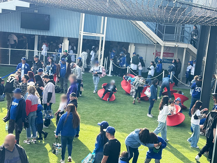 ドジャー・スタジアムのセンターフィールドにある人工芝のキッズエリア