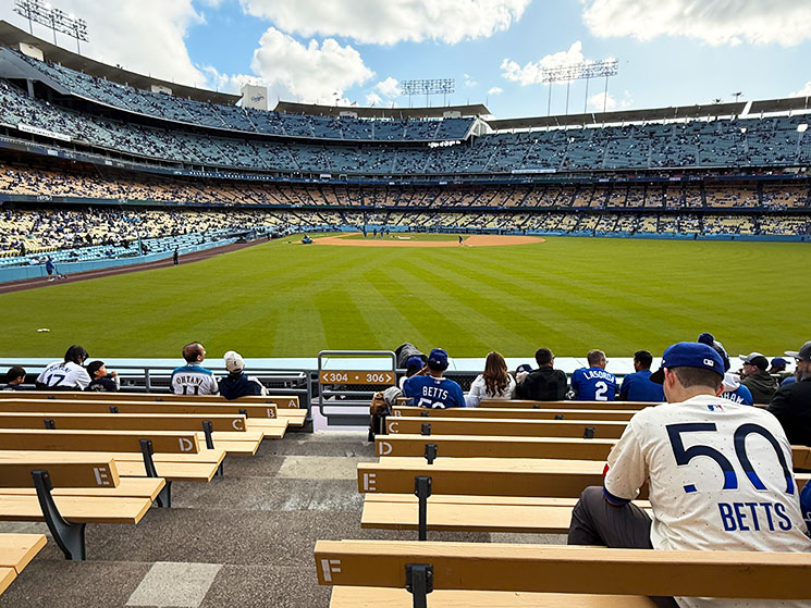 ドジャー・スタジアム外野席からの景観