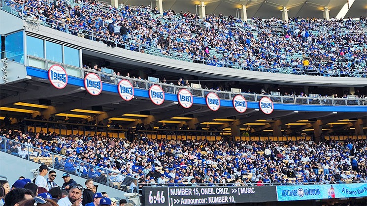 試合開始直後の観客席の様子