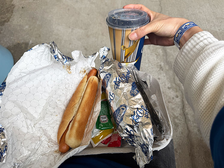 ドジャースドッグとコーラ