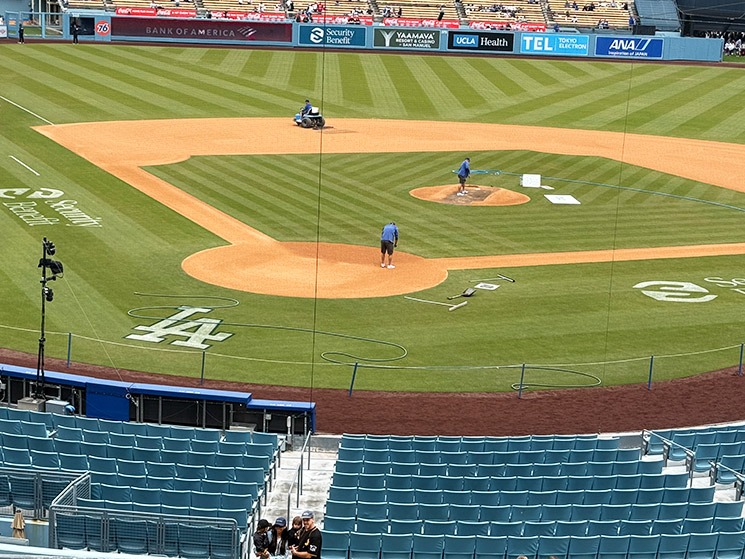 「LOGE（2階）」バックネット裏付近からの景観