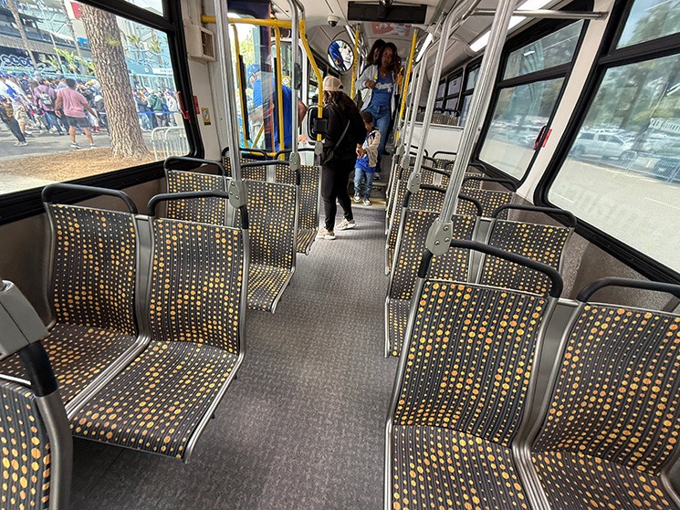 ドジャースタジアムエクスプレスの車内