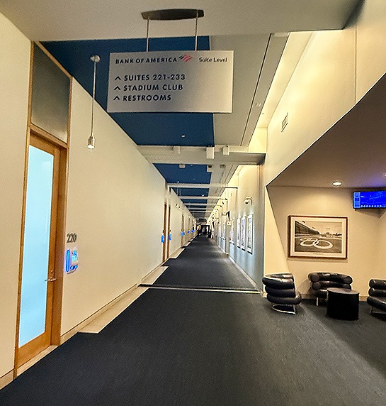 ドジャースタジアム スイートエリアの通路