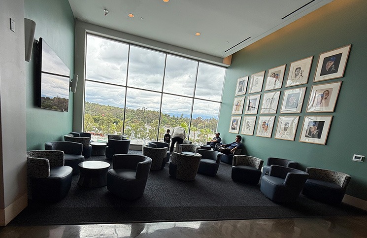 STADIUM CLUBのラウンジエリア（くつろぎスペース）