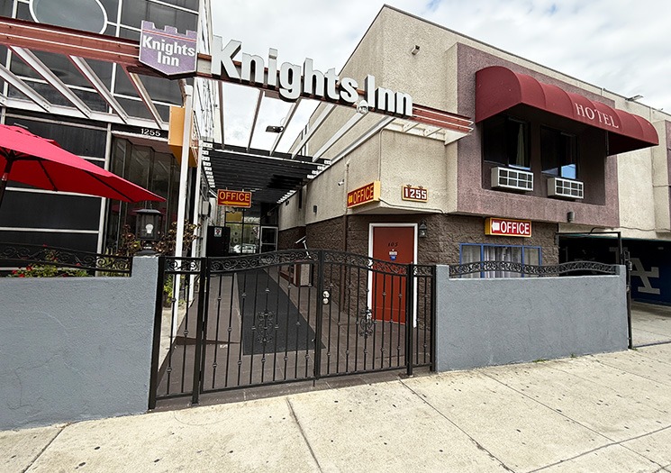 ナイツ イン ロサンゼルス セントラルの外観