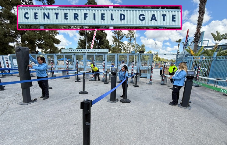 プレゲームツアーの集合場所 -「 CENTER FIELD GATE(センターフィールドゲート)」