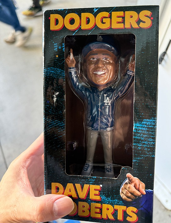 「ギブアウェイ」で受け取ったロバーツ監督のボルヘッド人形