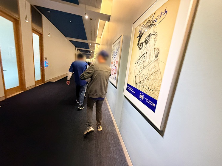 スイートエリア通路の展示作品