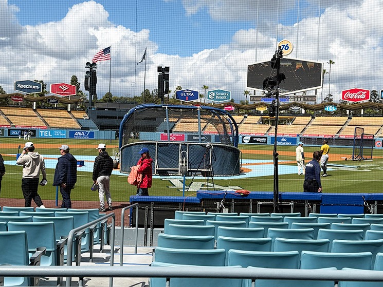 フィールドエリアの最前列から見るグラウンド内の景観