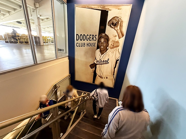 DUGOUT CLUBエリアにあるジャッキー・ロビンソンの写真