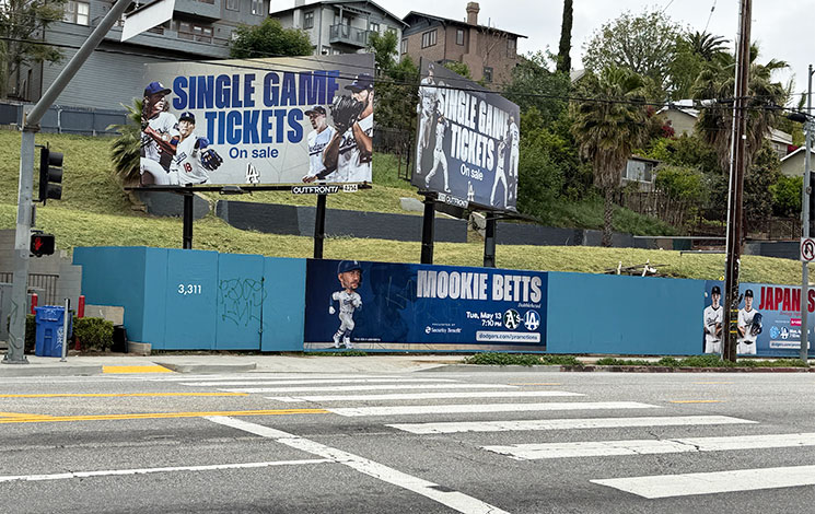 「サンセット通り」沿いにあるドジャースの広告