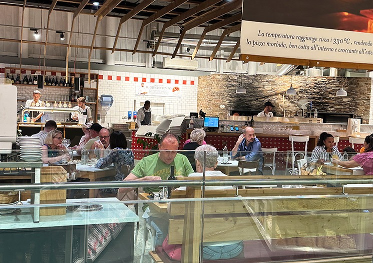 イータリー・ローマの店内イートイン・レストラン